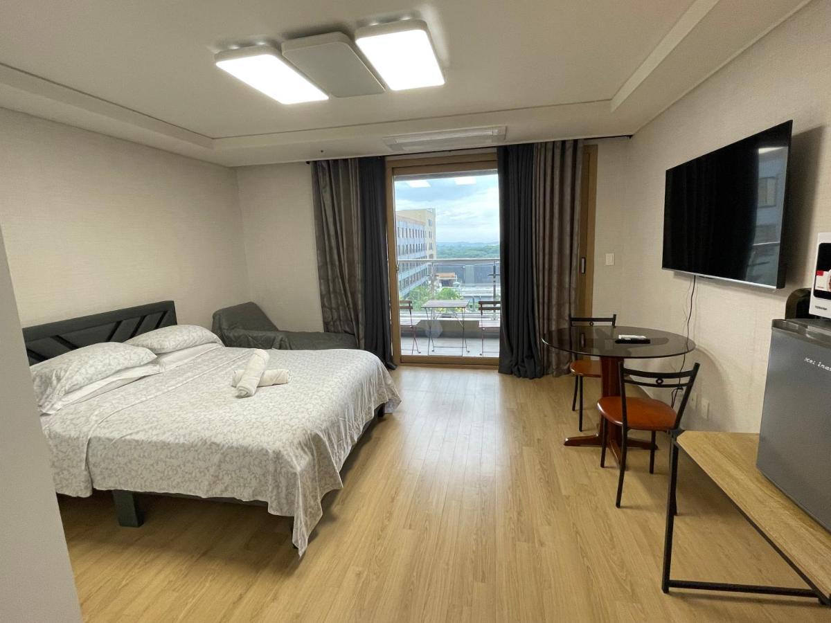 Spacious Luxury Condo W/ Kitchen Beside Hilton Clark D'Heights Mabalacat Екстериор снимка