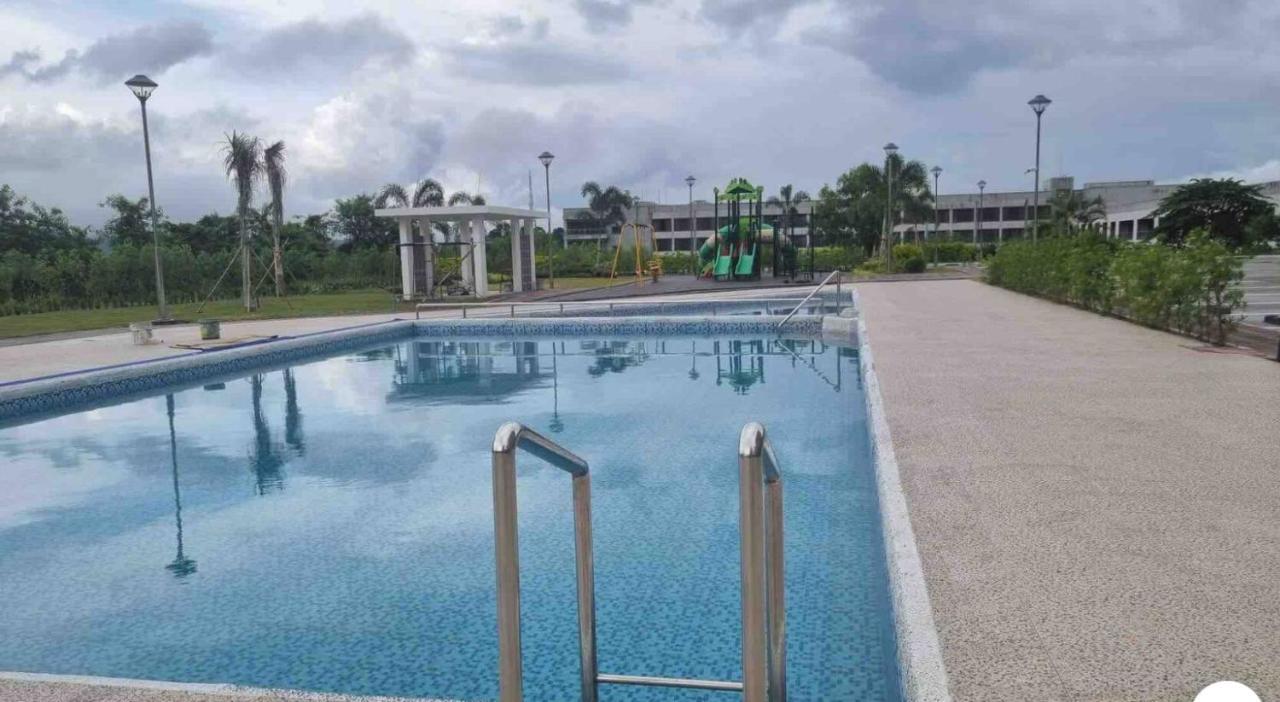 Spacious Luxury Condo W/ Kitchen Beside Hilton Clark D'Heights Mabalacat Екстериор снимка
