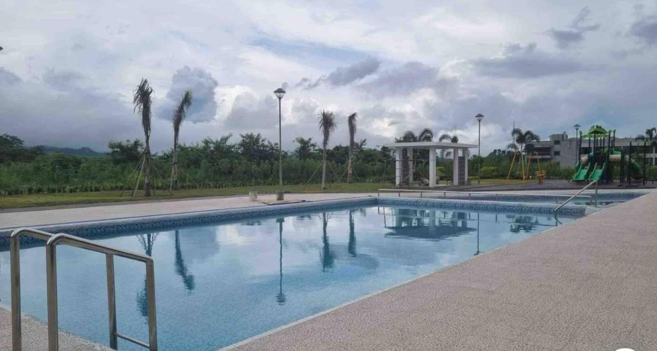 Spacious Luxury Condo W/ Kitchen Beside Hilton Clark D'Heights Mabalacat Екстериор снимка